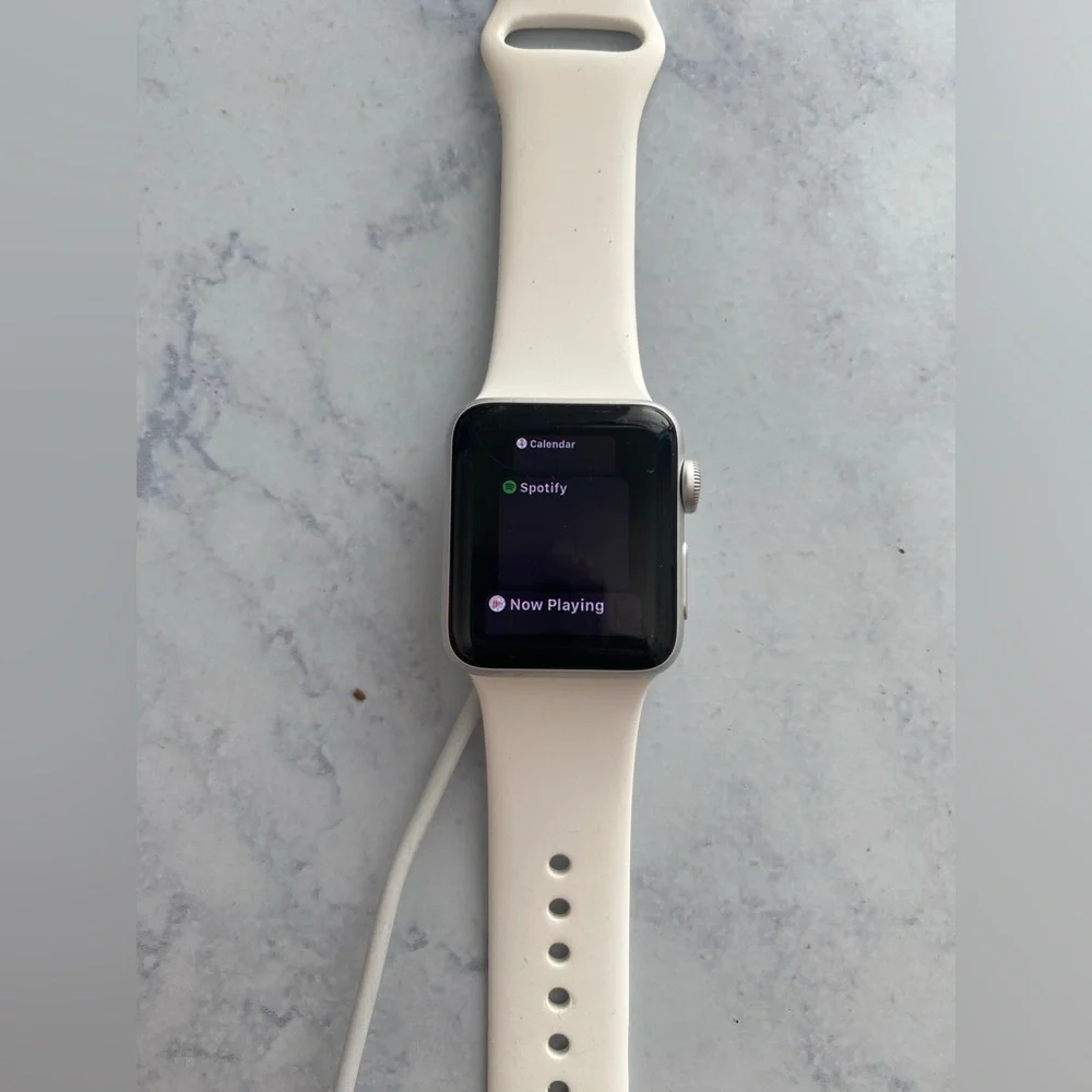 Apple stay top